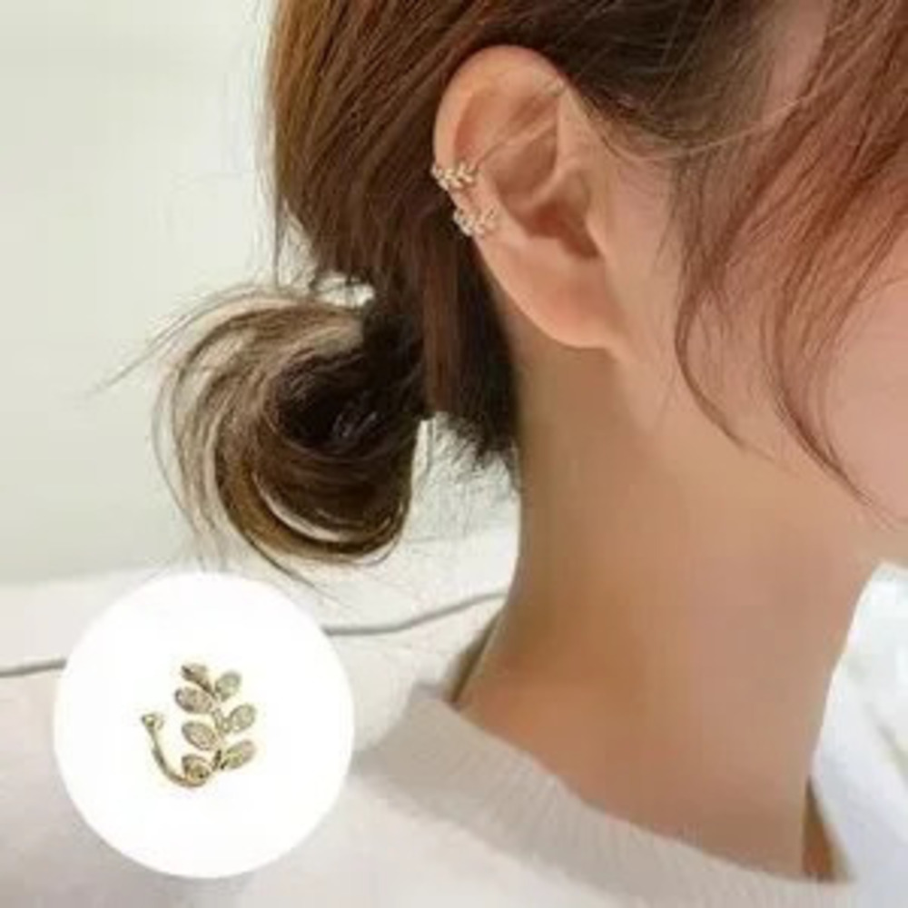 ?? Elegant Gold Leaf Cluster Earrings